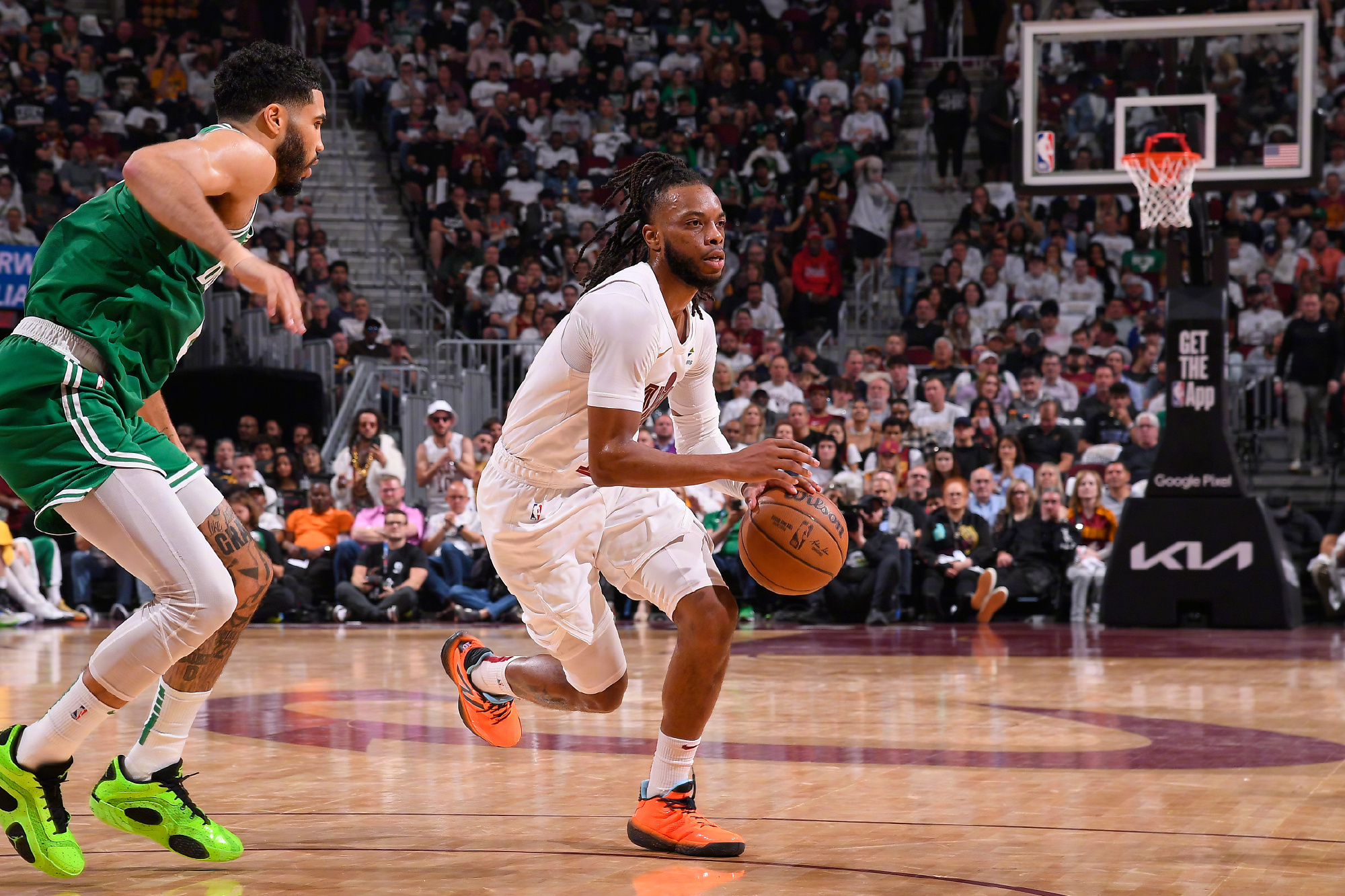 今晚波士顿凯尔特人临场应变——CBA季后赛节点到来，底气十足，轮换策略成焦点的简单介绍