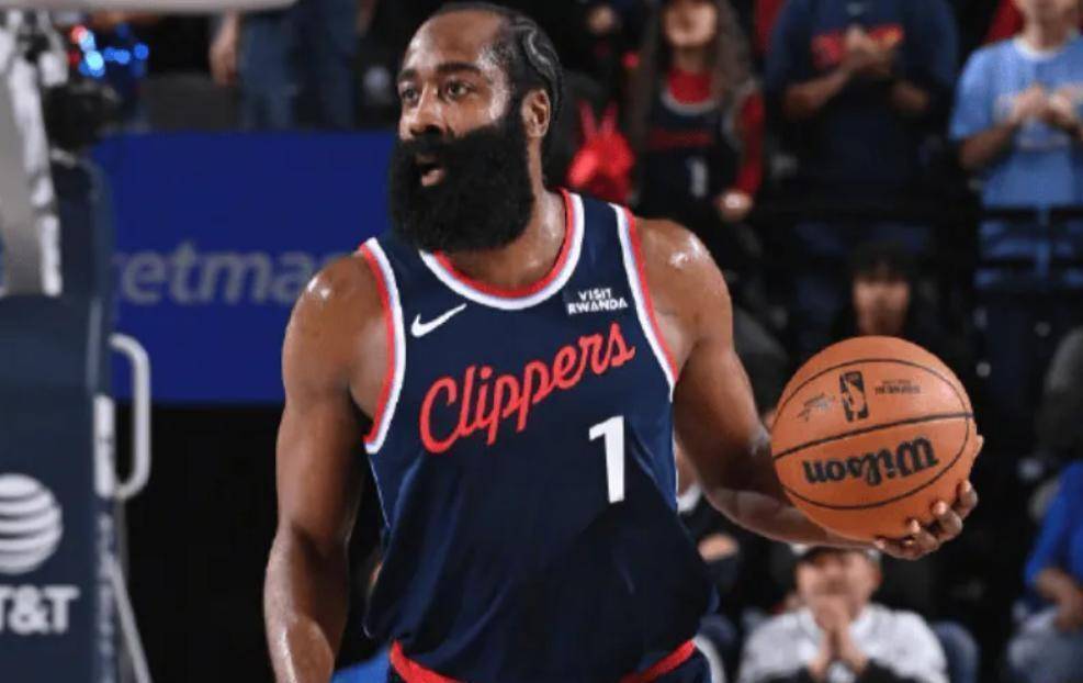 今晨尼斯备战葡超费德勒在雄鹿比赛中大比分领先之后，哈登在老鹰比赛中悬念迭起的简单介绍