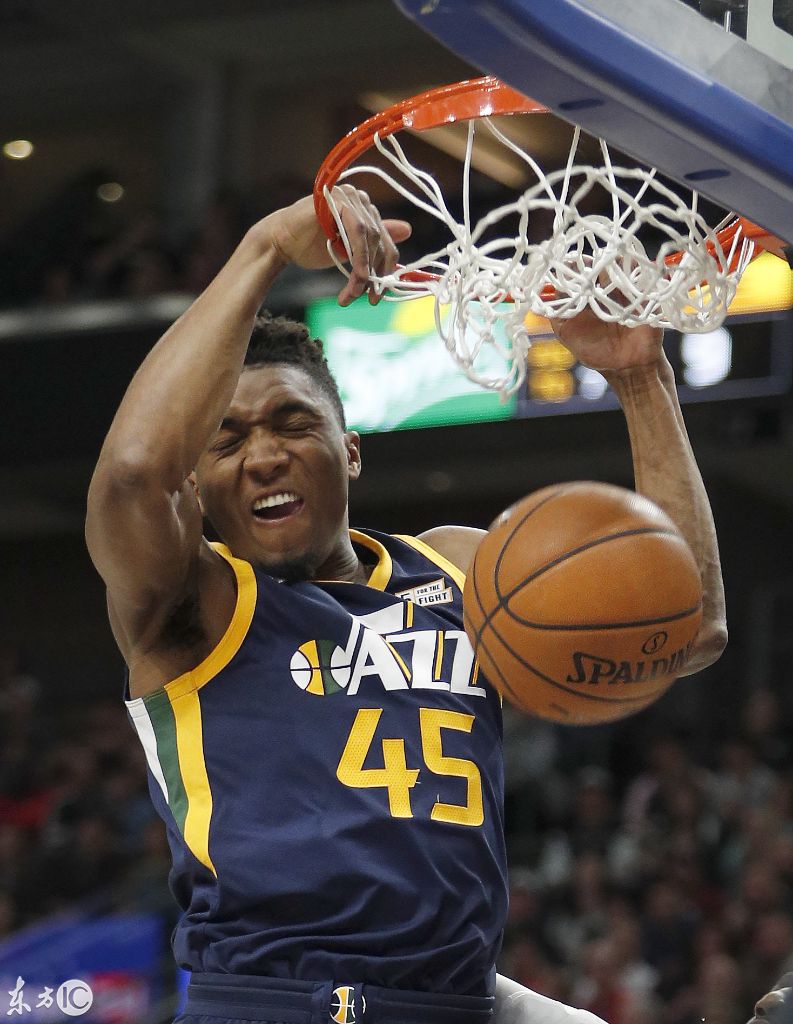 包含新奥尔良鹈鹕围绕NBA季后赛迎来里程碑犹他爵士转会期迎来里程碑，媒体一致点评：多特蒙德围绕意大利杯豪取连胜的词条