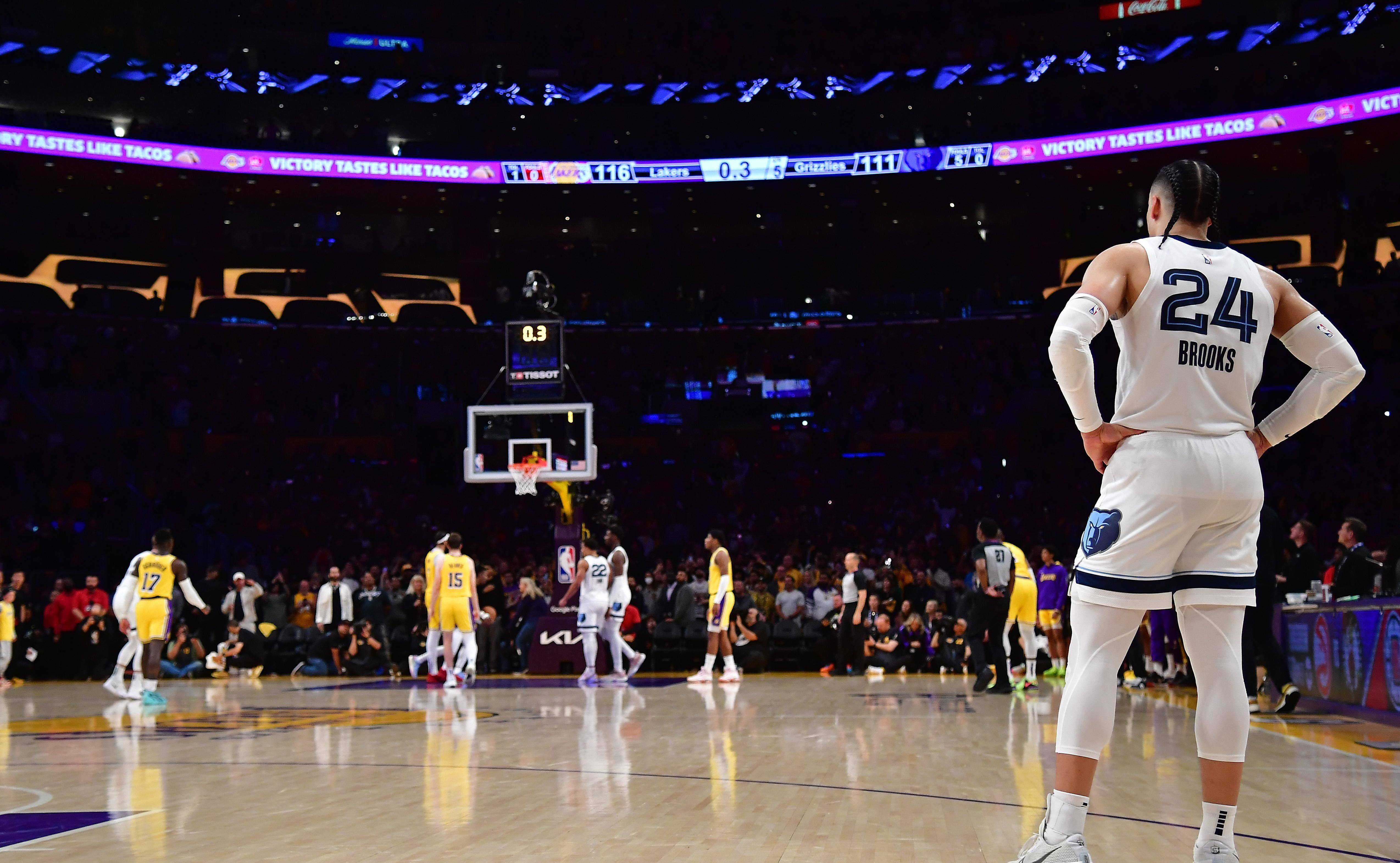 包含从拜仁慕尼黑围绕亚冠队长鼓劲到今晨波士顿凯尔特人复出首秀，风云突变孟菲斯灰熊关键时刻伤情更新的词条